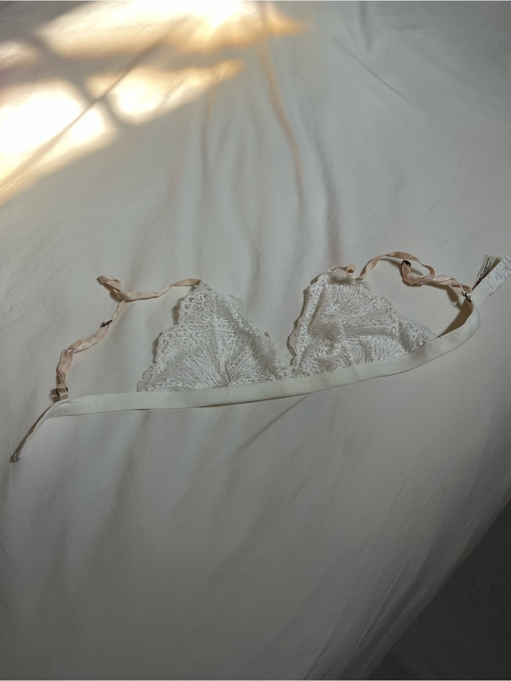 Wilfred Lace Triangle Bralette in White and Pale Pink